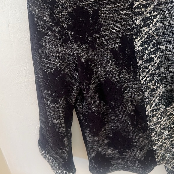 WR Gray Marled Open Face Jacket Sweater with Black Floral Lace Overlay Size Smal - Picture 4 of 8